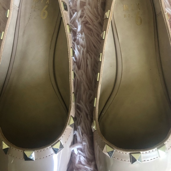 Beige flats with studs in good condition - Picture 2 of 7